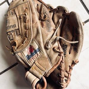 VINTAGE Nokona AMG 600-CW Leather Baseball Glove, Amer. Legend Series, R hand!